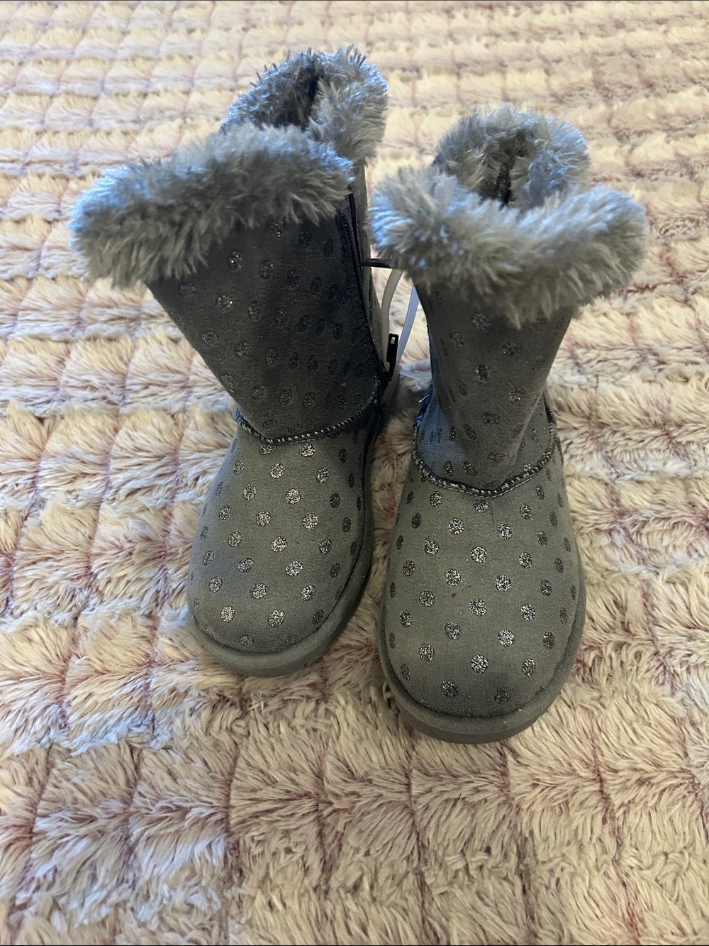 Calistoga took Kids Gray Faux-Fur Booties with Glitter Dots size 11 new